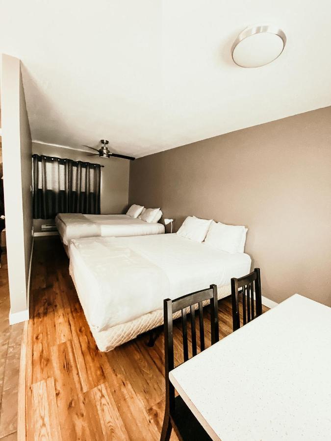 Hinton Highway Inn Zewnętrze zdjęcie