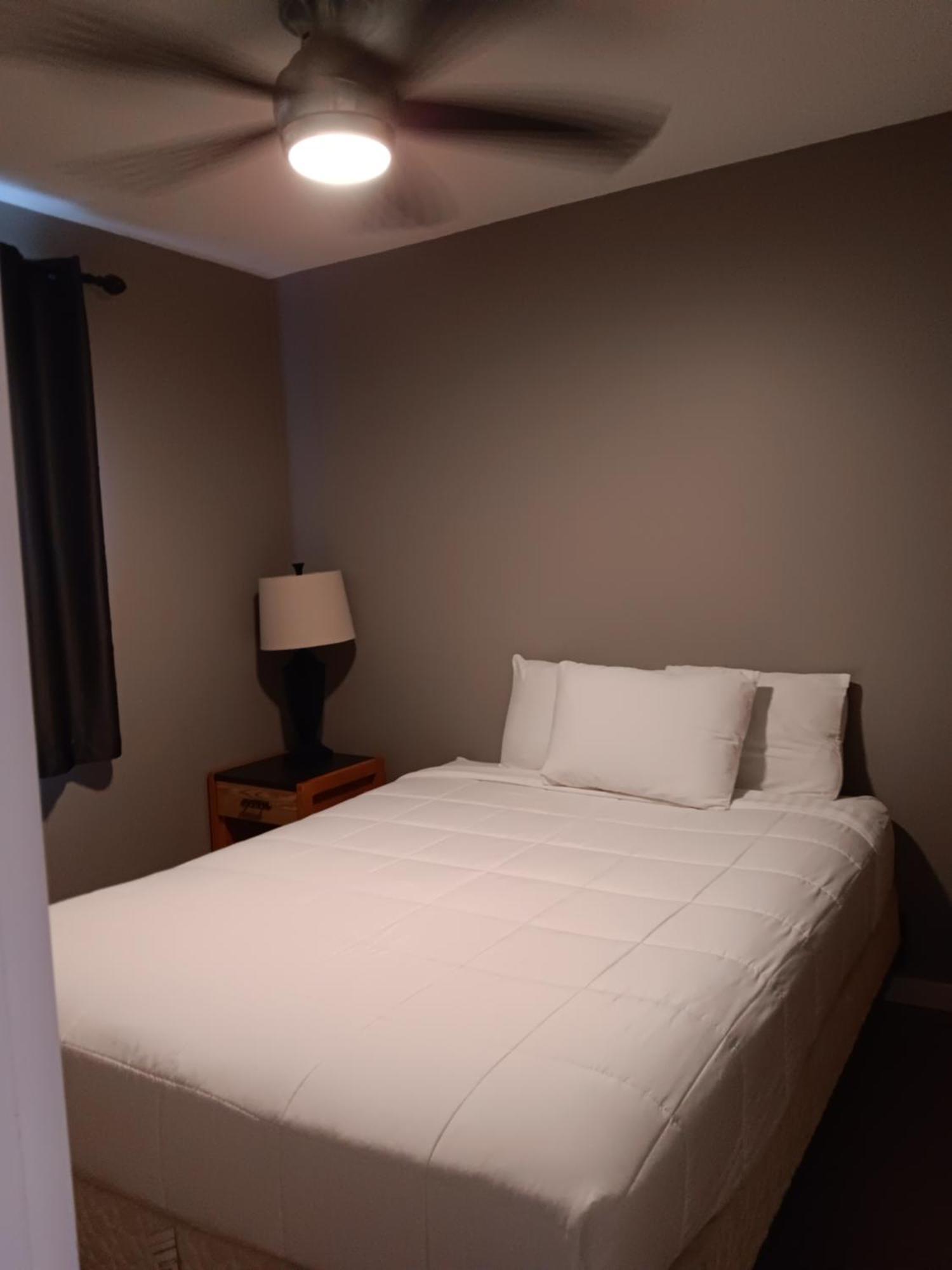 Hinton Highway Inn Zewnętrze zdjęcie